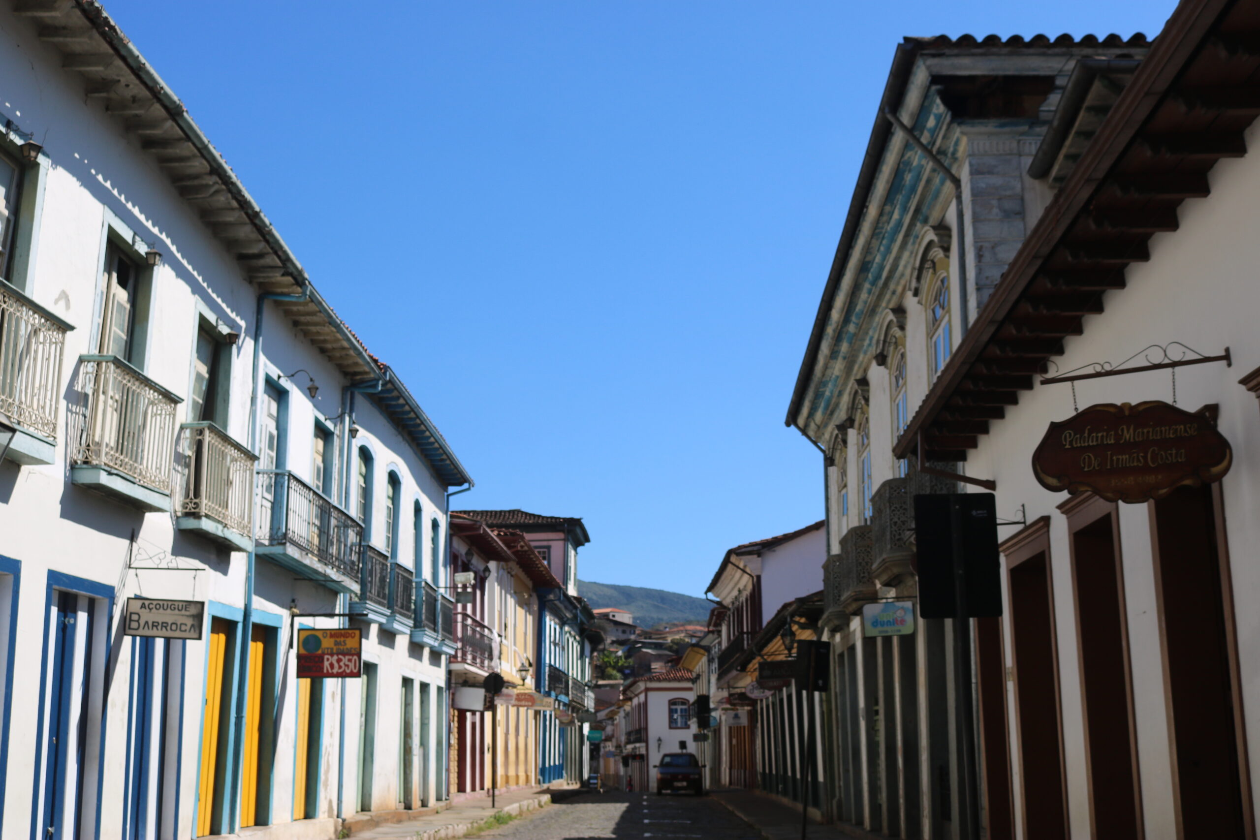 Postes são retirados do centro histórico de Mariana e moradores reclamam de limitação da internet