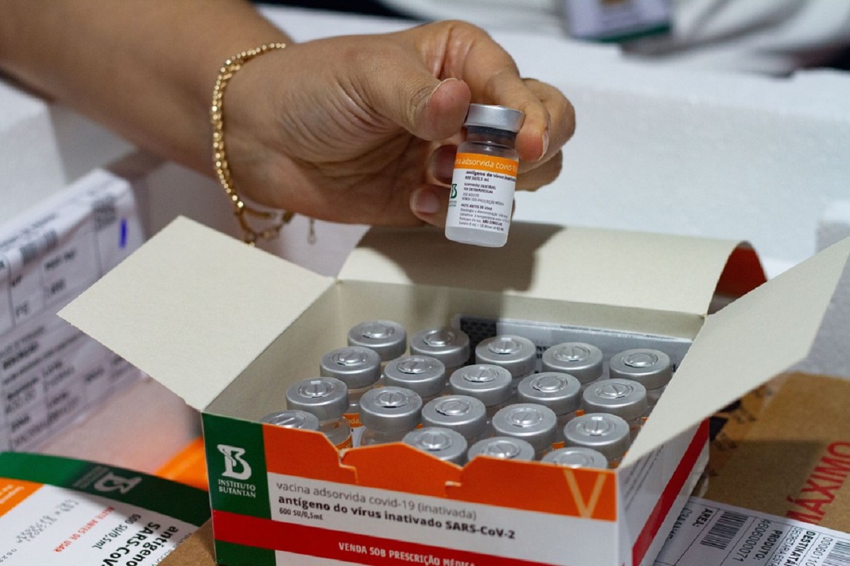 Anvisa interdita 68 doses da Coronavac, em Mariana