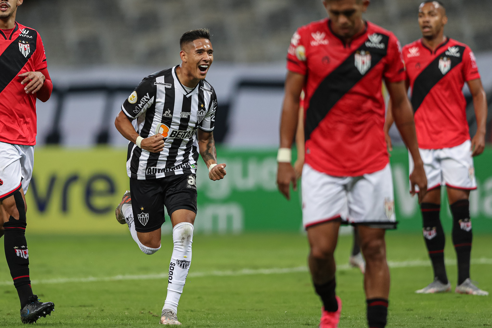 Soberania! Atlético tem apenas uma derrota contra o xará goianiense na história