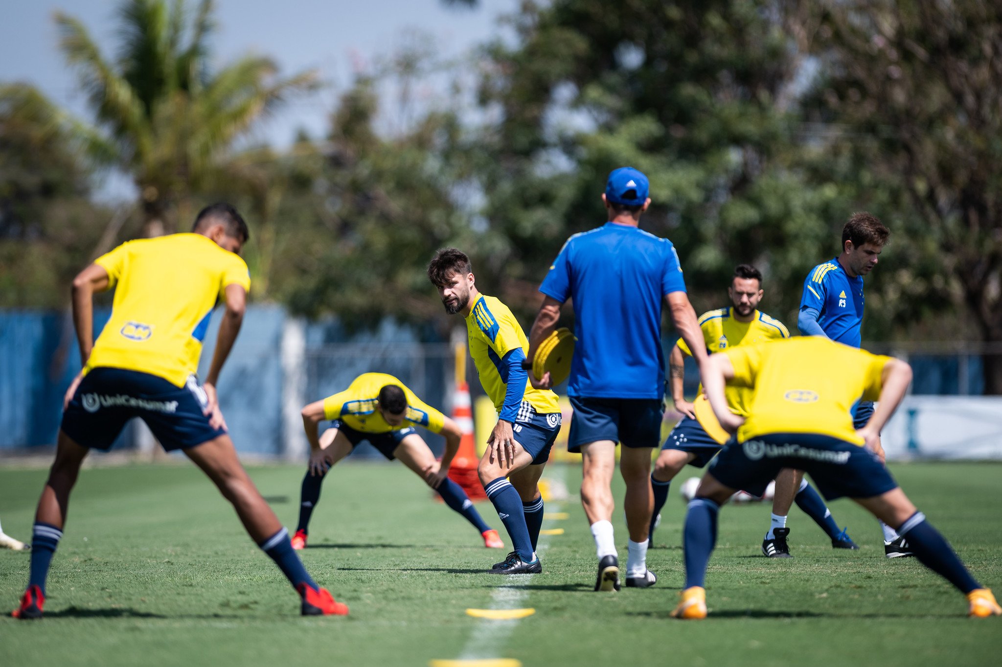 Cruzeiro enfrenta lanterna da Série B para tentar se afastar do Z-4