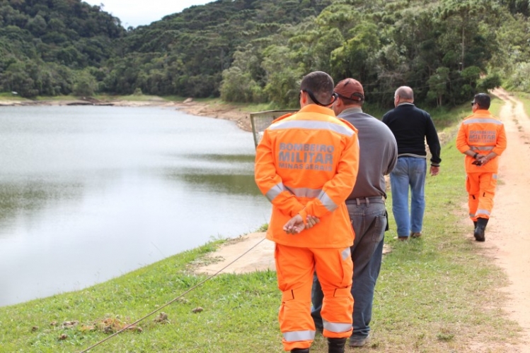 Barragem de água, em Paraisópolis, chega em nível 3 de emergência e 61 pessoas são evacuadas