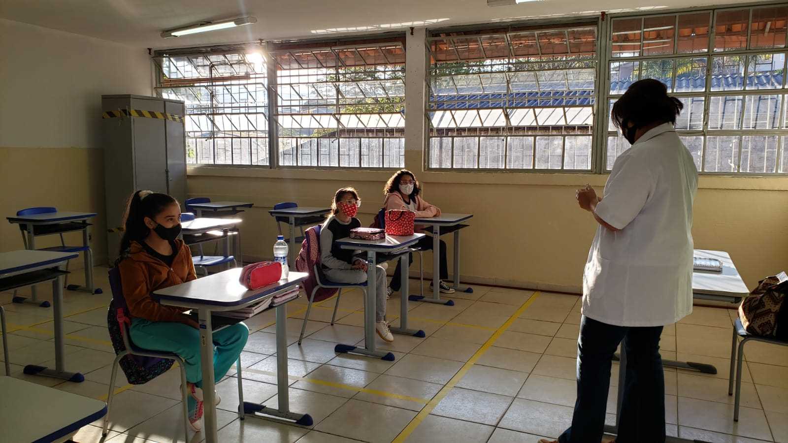 Aulas presenciais serão obrigatórias a partir de novembro, em Ouro Branco