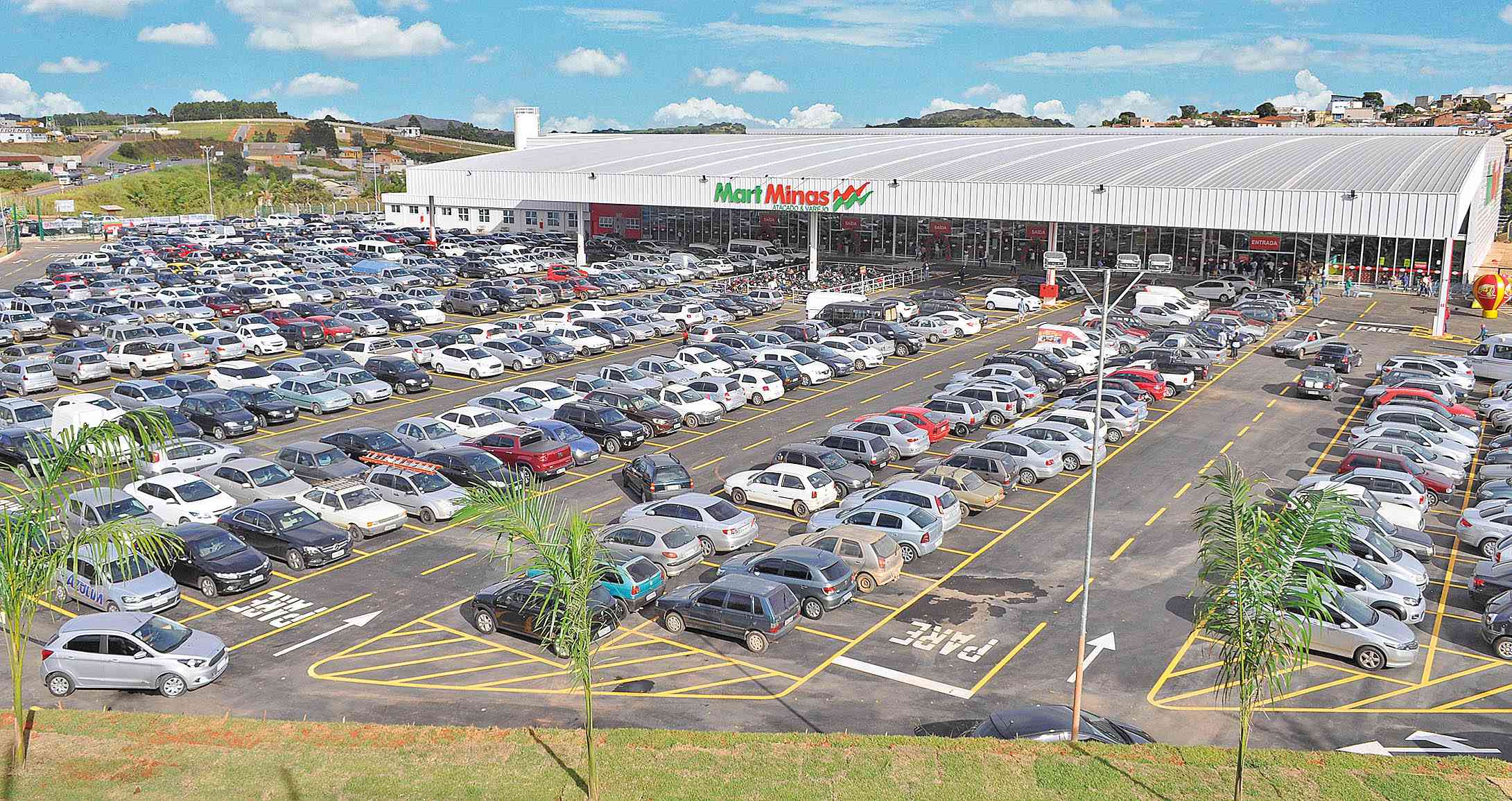 Mart Minas recebe currículos para nova unidade que se instalará em Congonhas