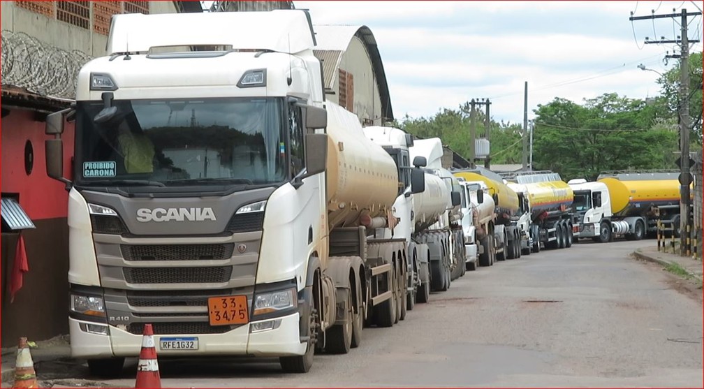Tanqueiros suspendem paralisação em Minas Gerais