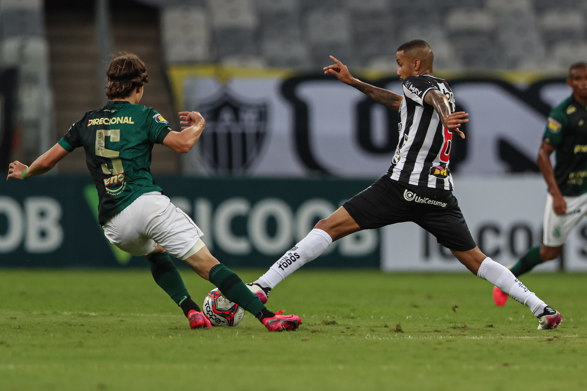 Com recorde de público, Mineirão recebe clássico entre Atlético e América neste domingo