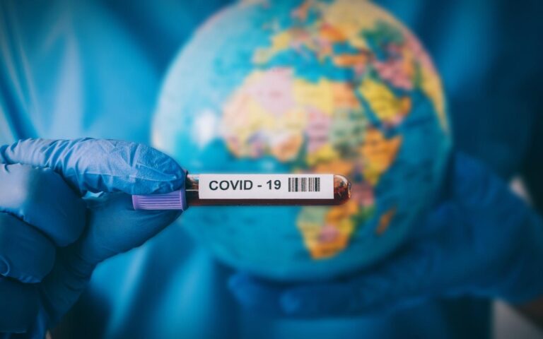 A importância do combate à desigualdade social para o controle das novas variantes da COVID-19