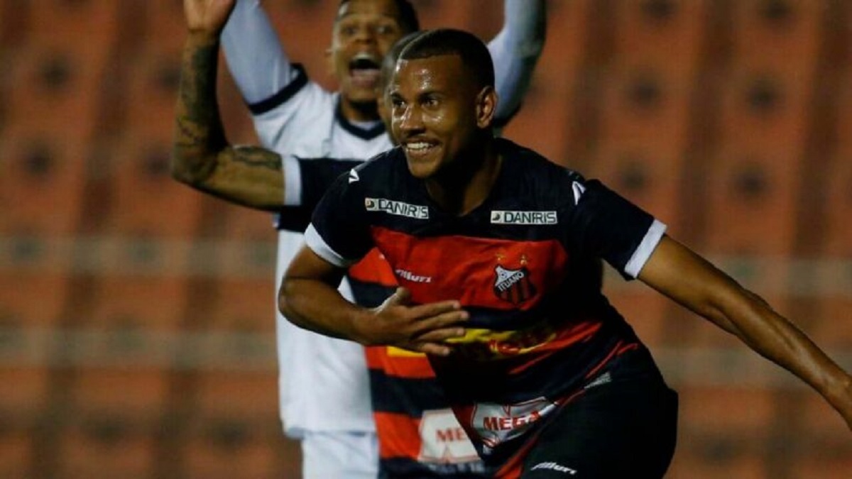 Conheça Mateus Silva, zagueiro que está a caminho do Cruzeiro