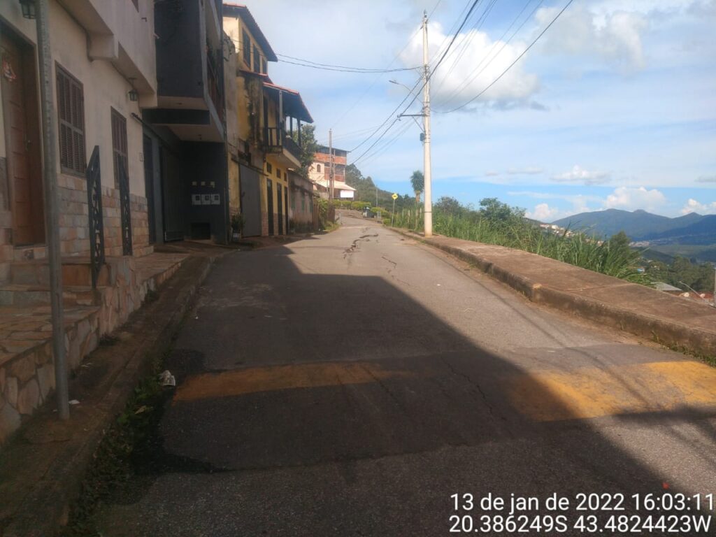 Com risco de deslizamento, 80 famílias são evacuadas do bairro Taquaral, em Ouro Preto