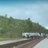 Caminhão atravessa viaduto na BR-040 e interdita trânsito parcialmente