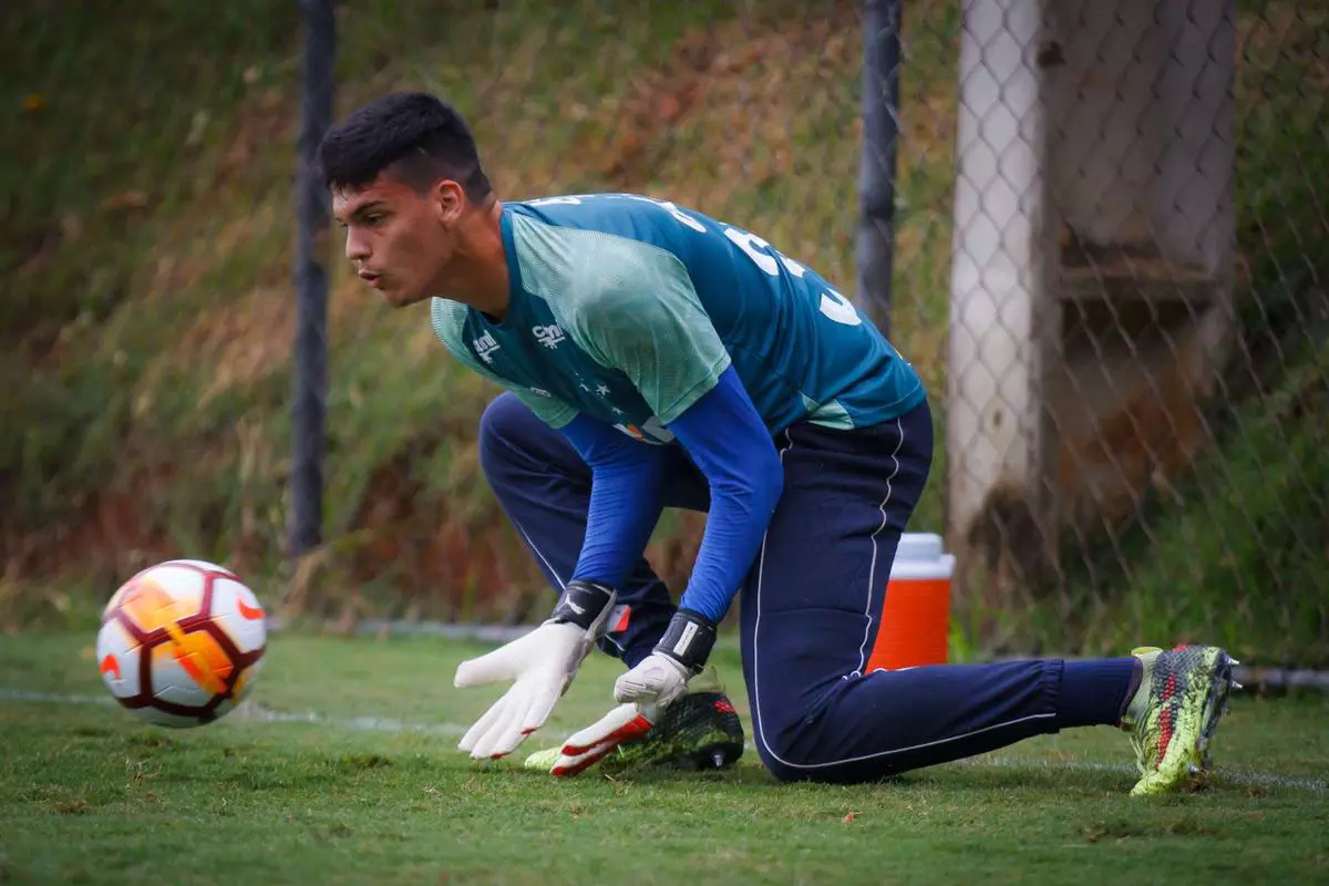 De volta a casa! após experiência europeia, Gabriel Brazão acerta retorno ao Cruzeiro