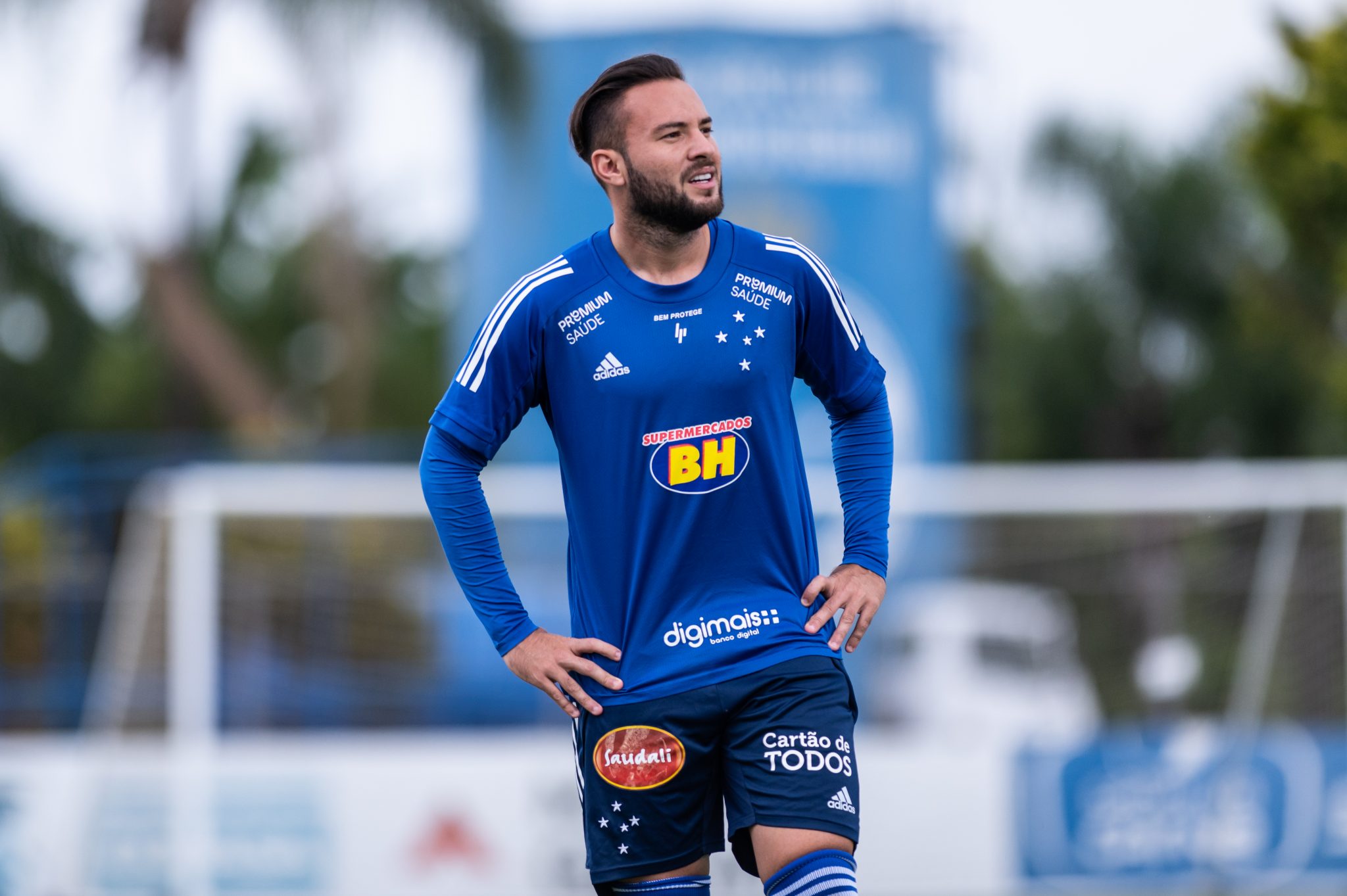 Súmula relata palavrões e ofensas de Giovanni, do Cruzeiro, após expulsão: "Você é fraco"