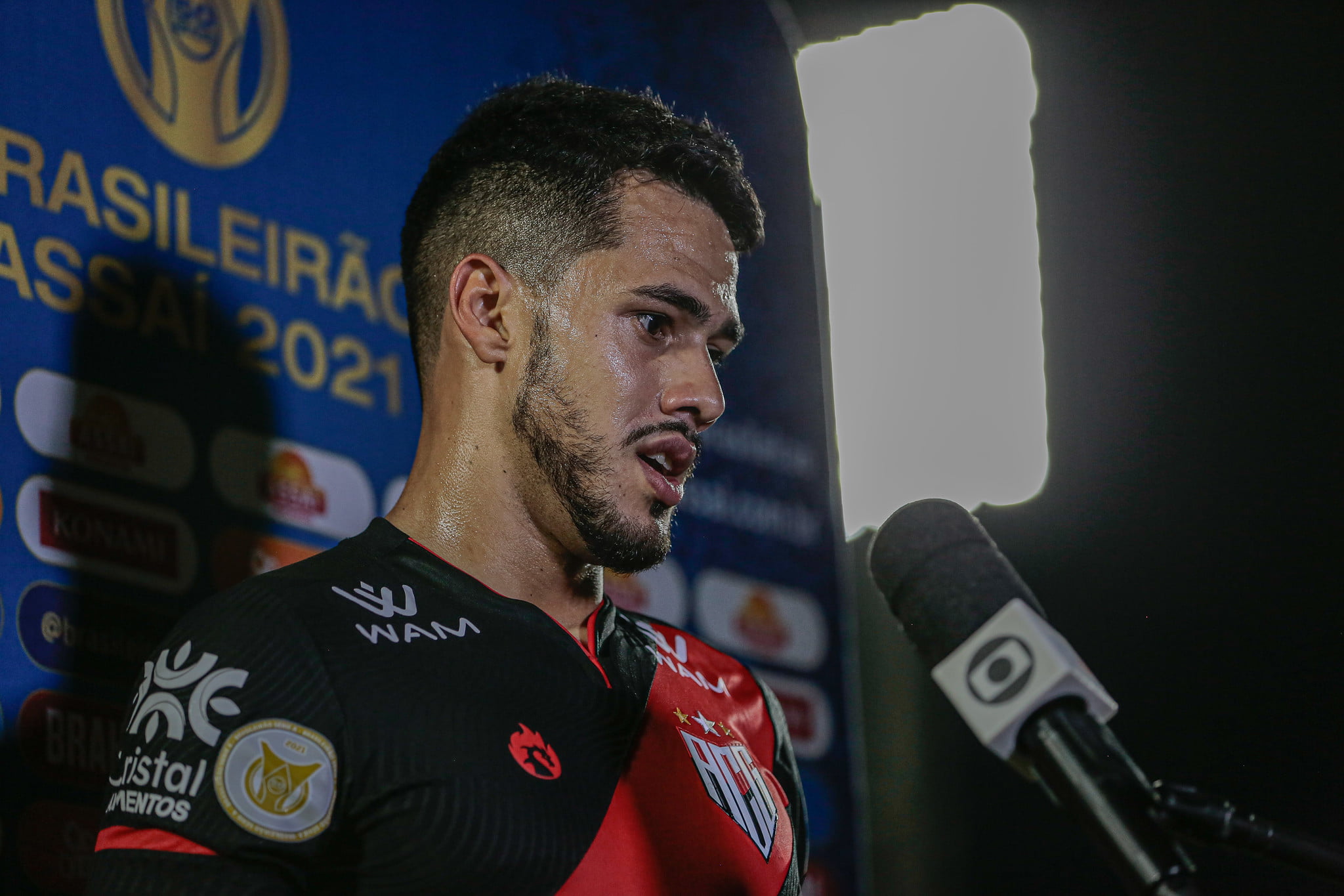 Cruzeiro contrata o zagueiro Oliveira, carrasco do Atlético