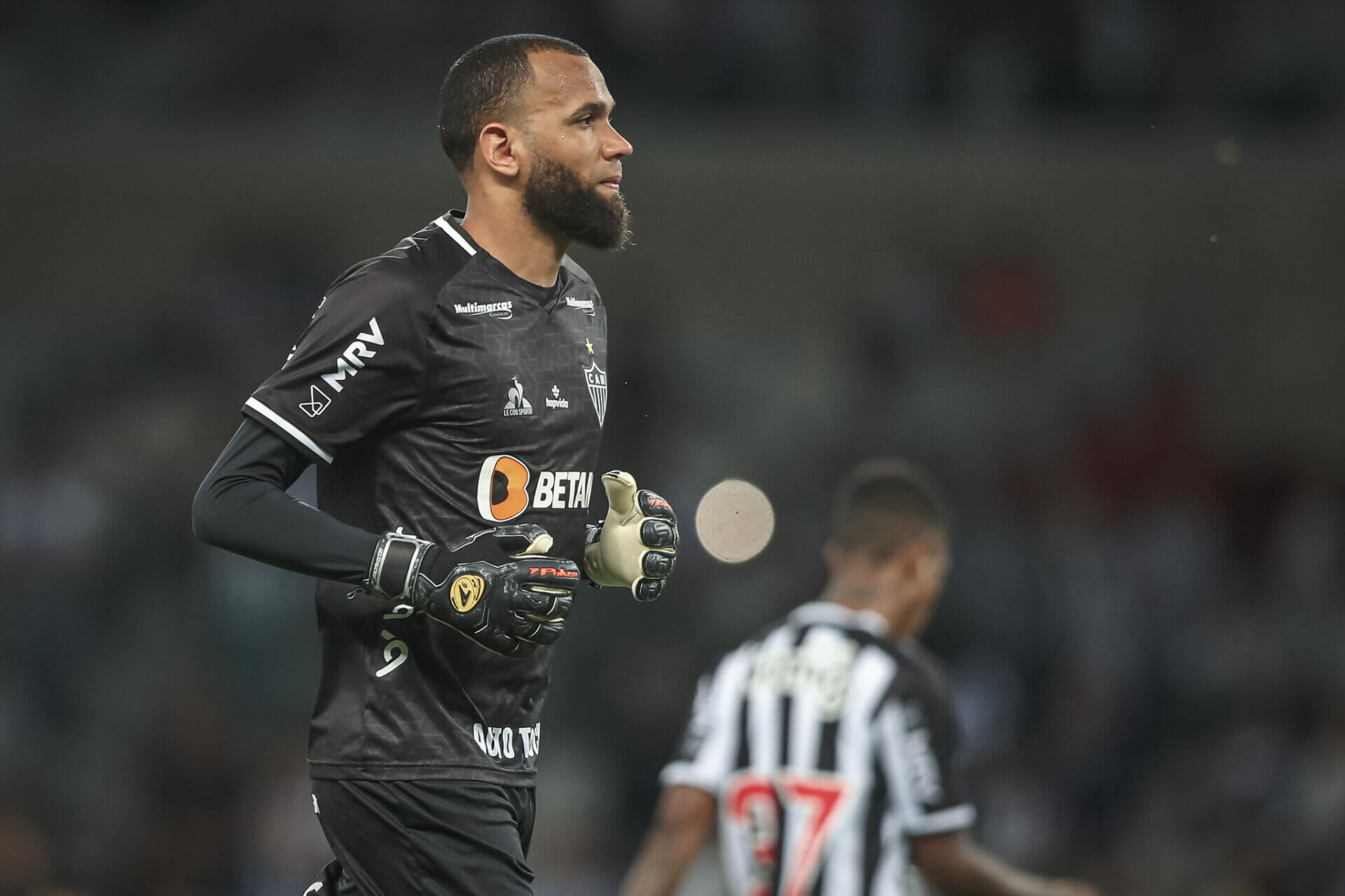 Com títulos e grandes feitos, Everson chega a 100 jogos pelo Atlético