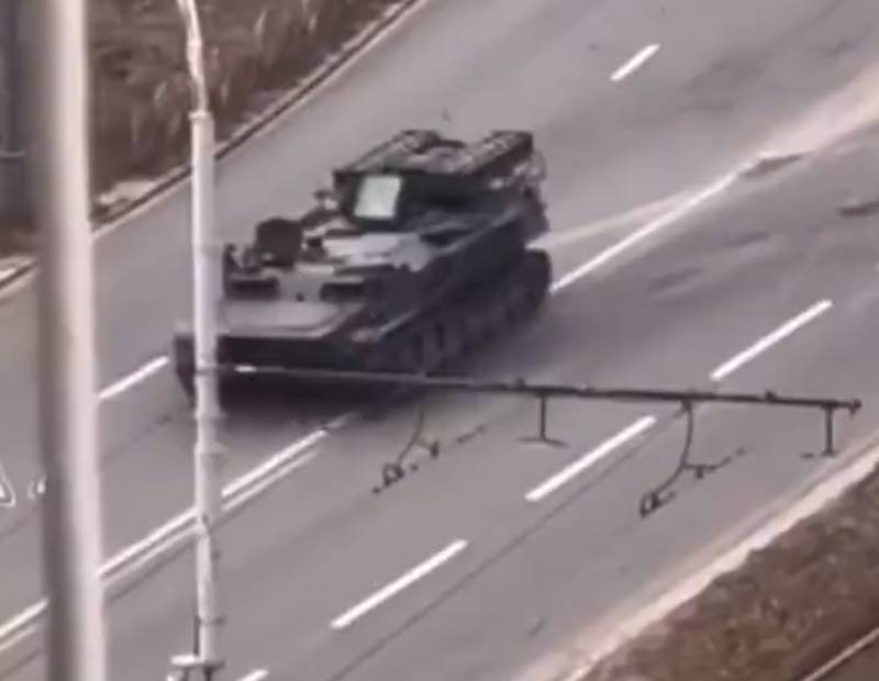 Blindado que atropelou carro em Kiev era ucraniano, diz jornalista