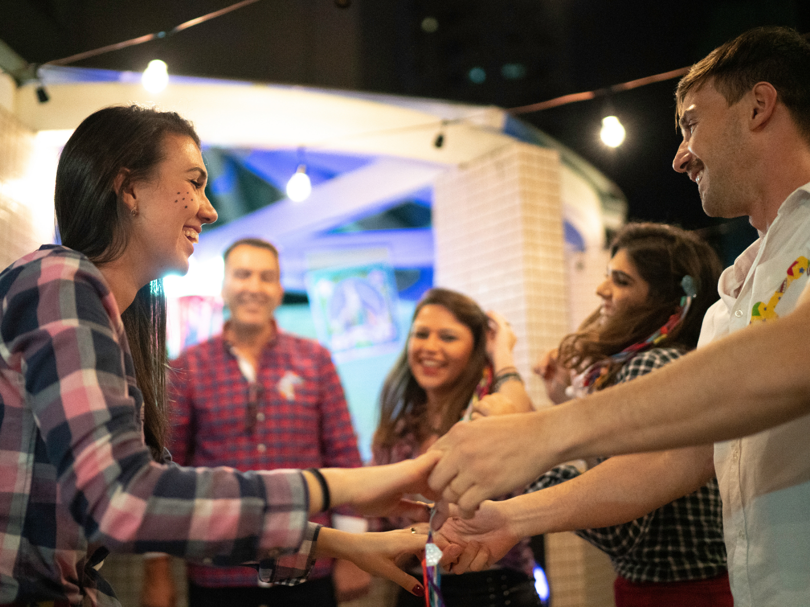 Signos Sagitário, Capricórnio, Aquário e Peixes em festa junina. Foto: banco de imagens livres do Canva
