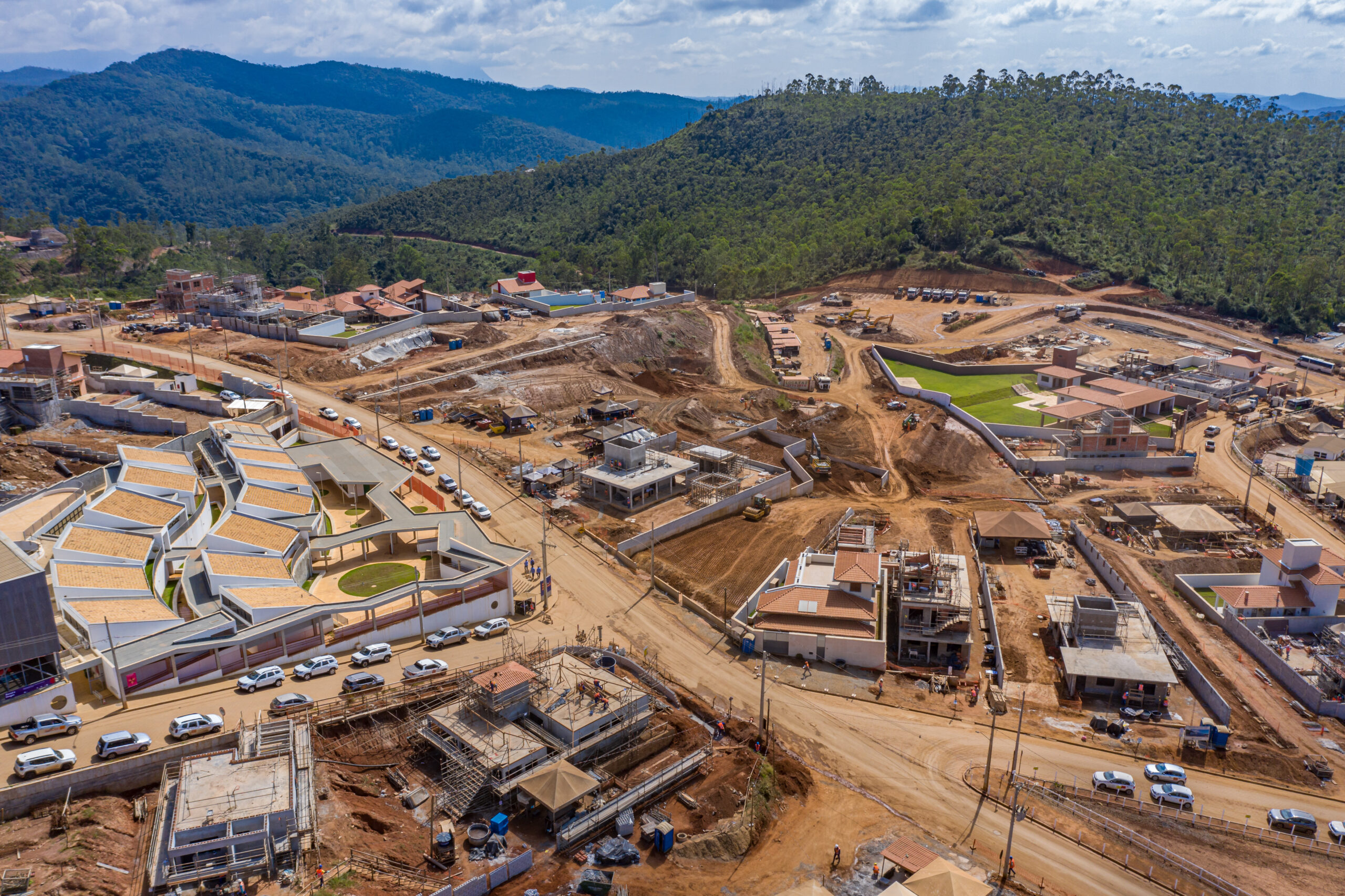 Empresas contratadas pela Fundação Renova ofertam mais de 800 vagas na área de construção civil