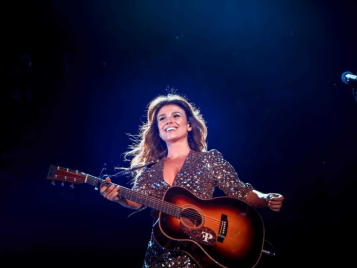 Polêmica Paula Fernandes se apresenta em Mariana hoje, 1