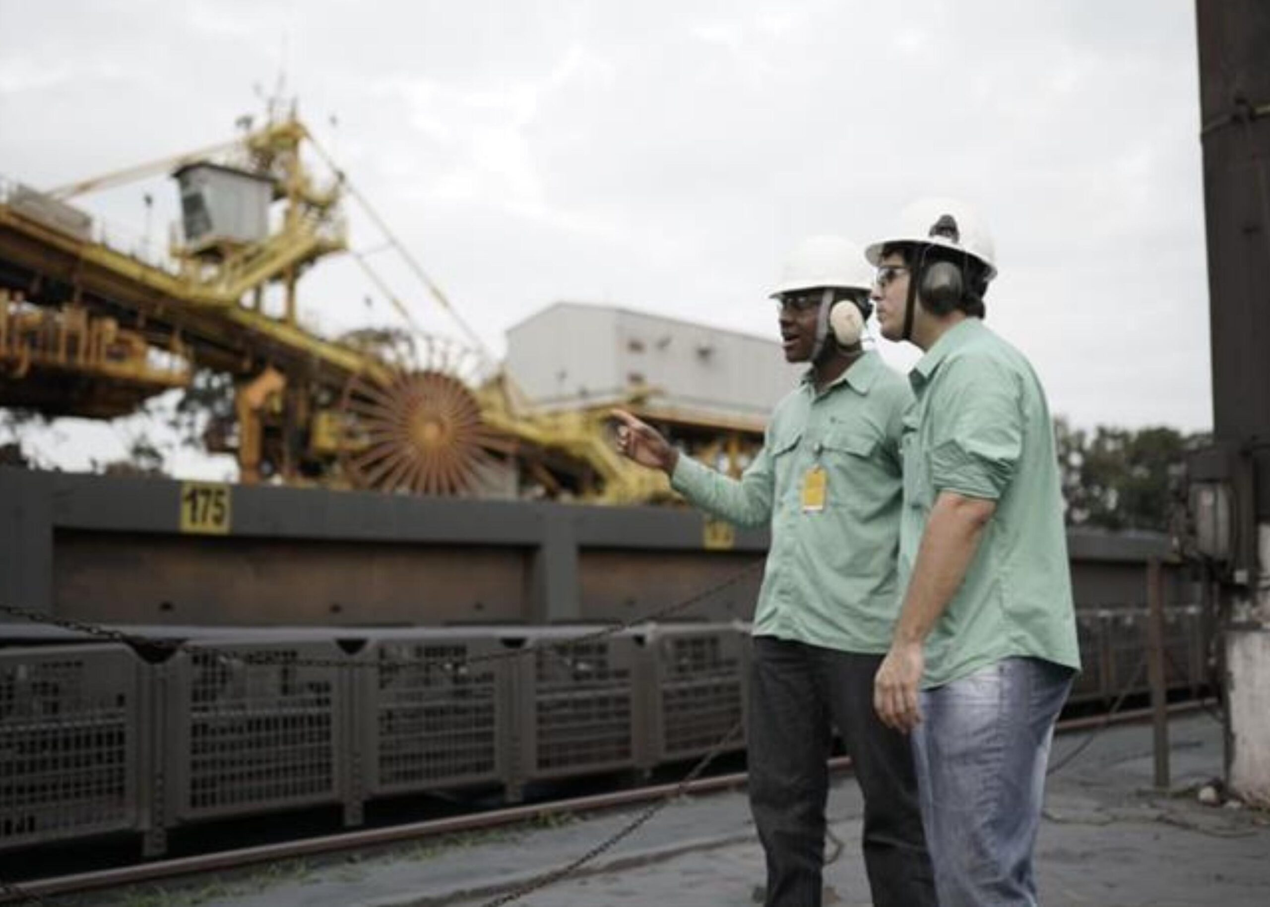 Vale contrata soldador, técnico laboratório, coordenadores, eletricista em Mariana (MG)