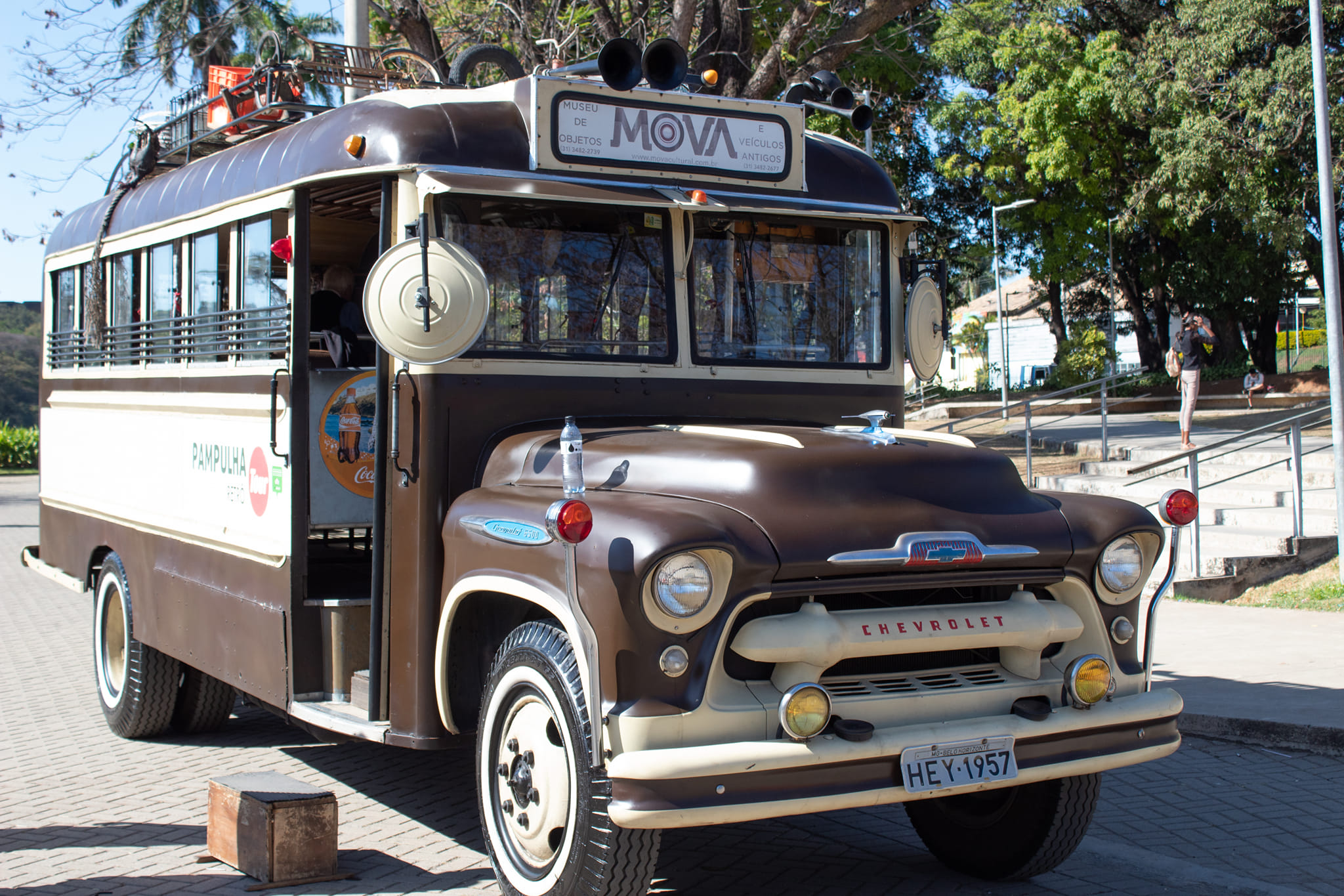 Rolê de Jardineira? Bar do Museu Clube da Esquina fomenta o turismo com tour pela Capital