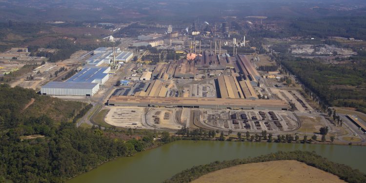 Siderúrgica abre 80 vagas para jovem aprendiz, com bolsa-auxílio