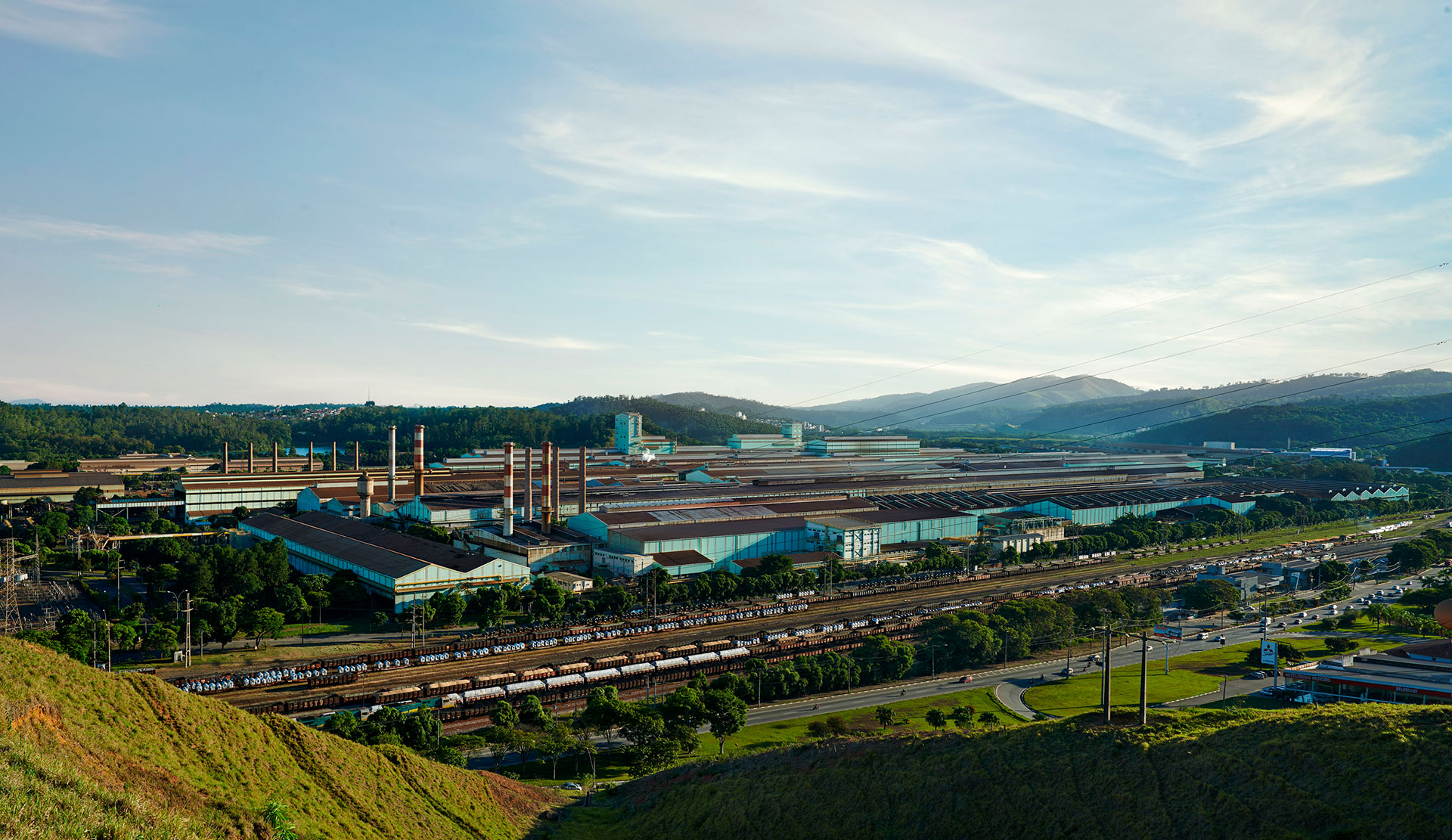 Usiminas abre mais de 100 VAGAS IMEDIATAS para contratação de operadores e operadoras