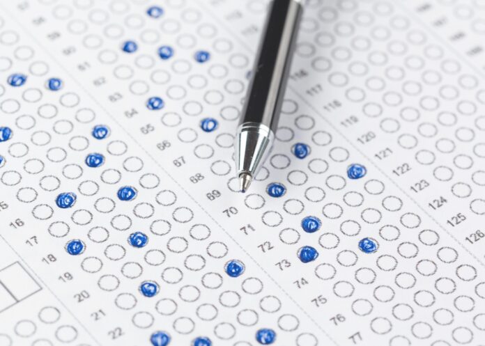 Universidade Federal realiza concurso público com 120 vagas para cargos na área técnico administrativa