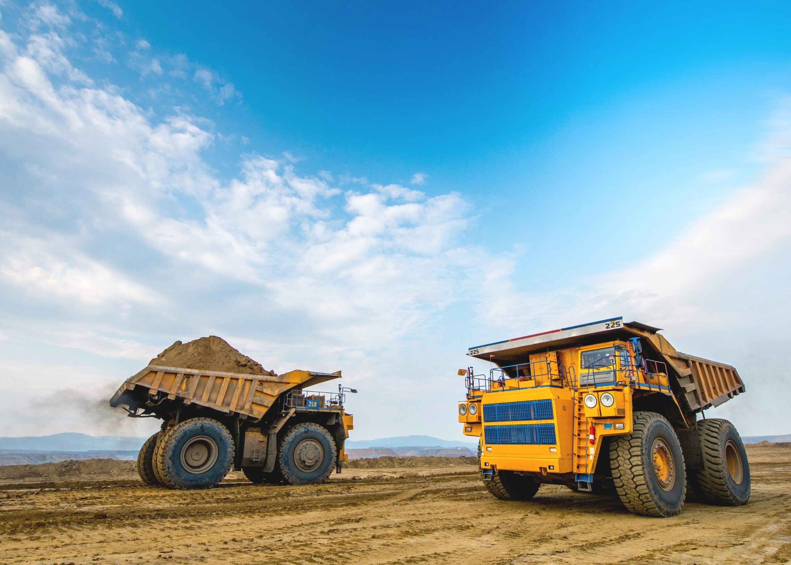 Empresa de mineração e construção contrata apontador, borracheiro, operadores, encarregado, laboratorista, motoristas, sinaleiros e outros profissionais