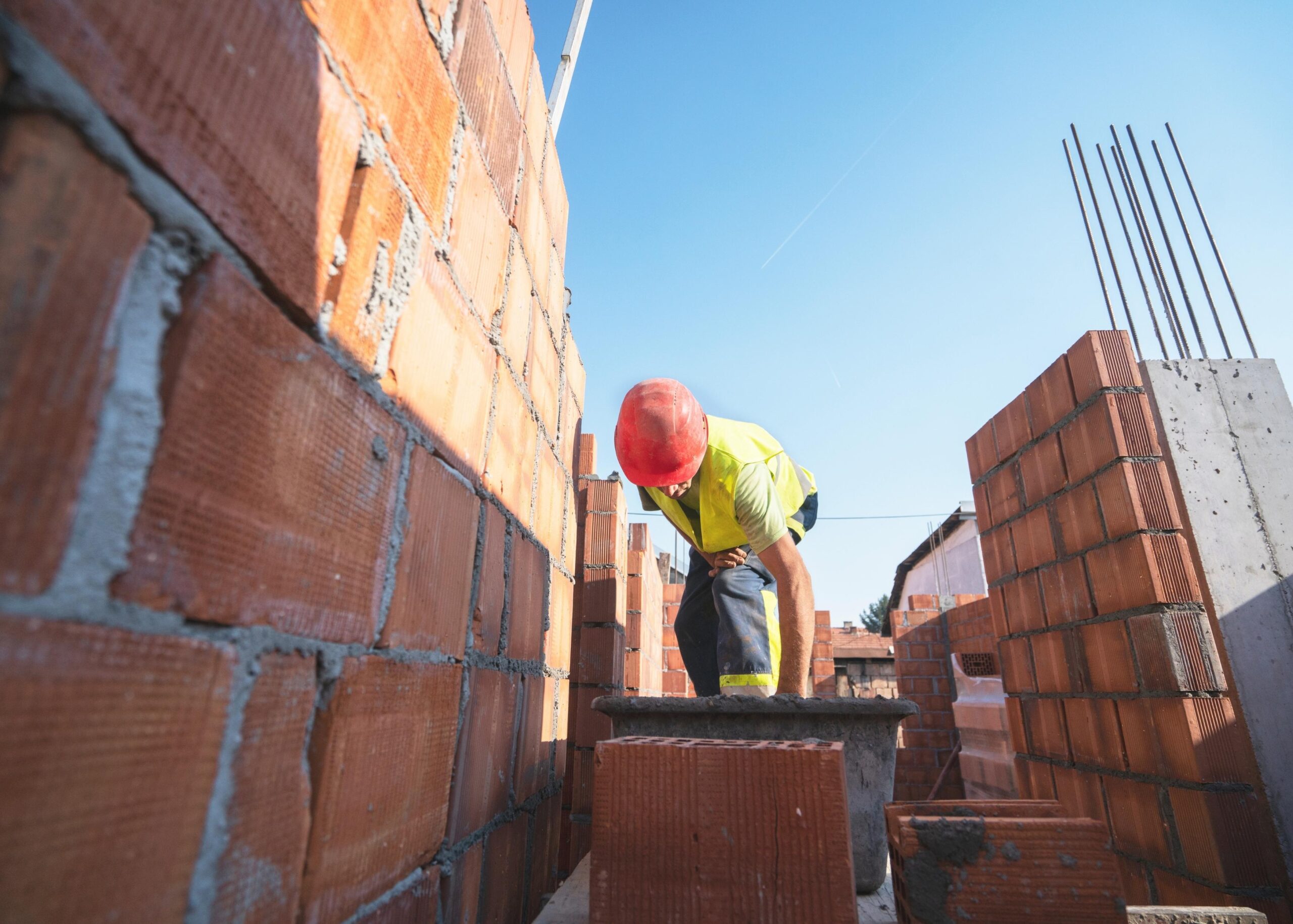 Plataforma de obras coloca 630 vagas de emprego disponíveis em MG