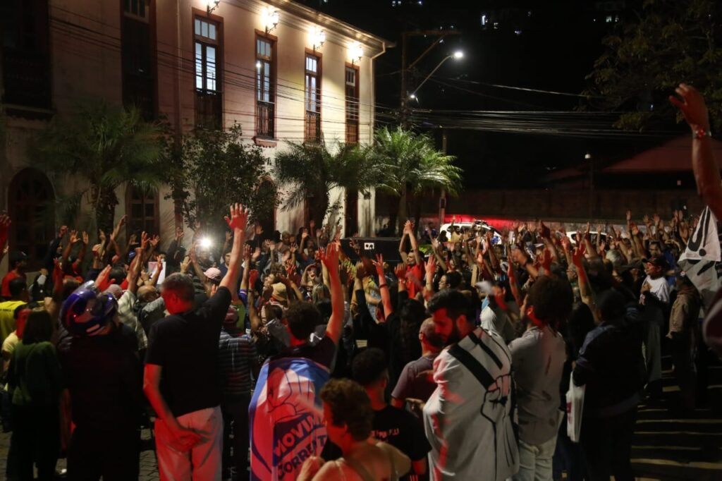 População volta a pedir "Fora Saneouro" em Ouro Preto