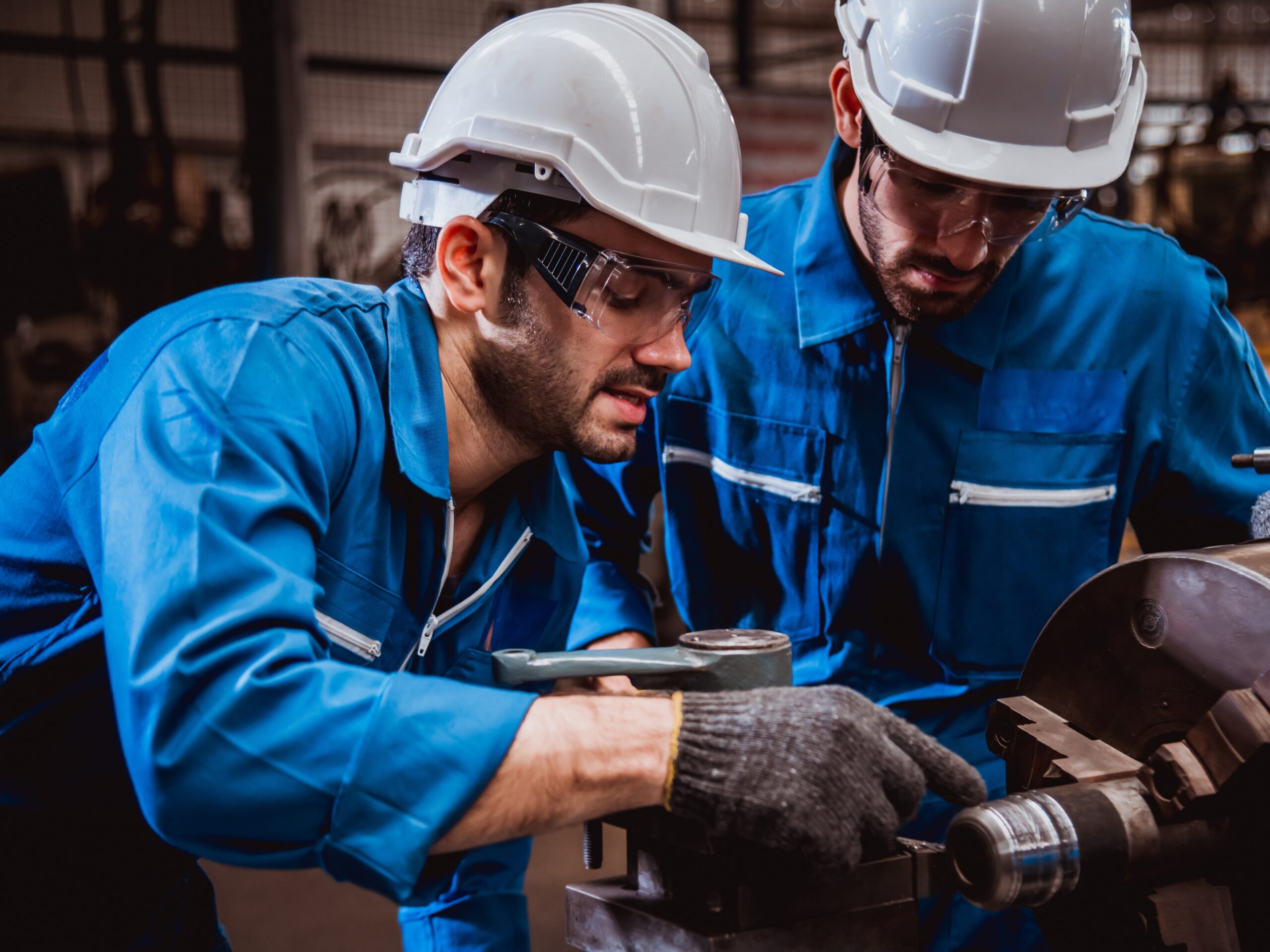 Empresa do Chile abre 100 vagas para jovens se experiência em MG e outras vagas área industrial