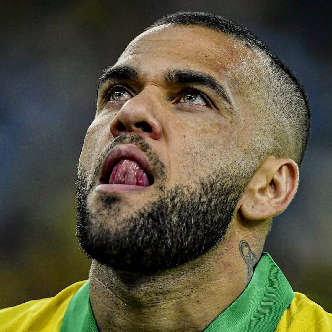 Versão de Daniel Alves é desmentida com imagens de câmera de segurança e jogador segue preso