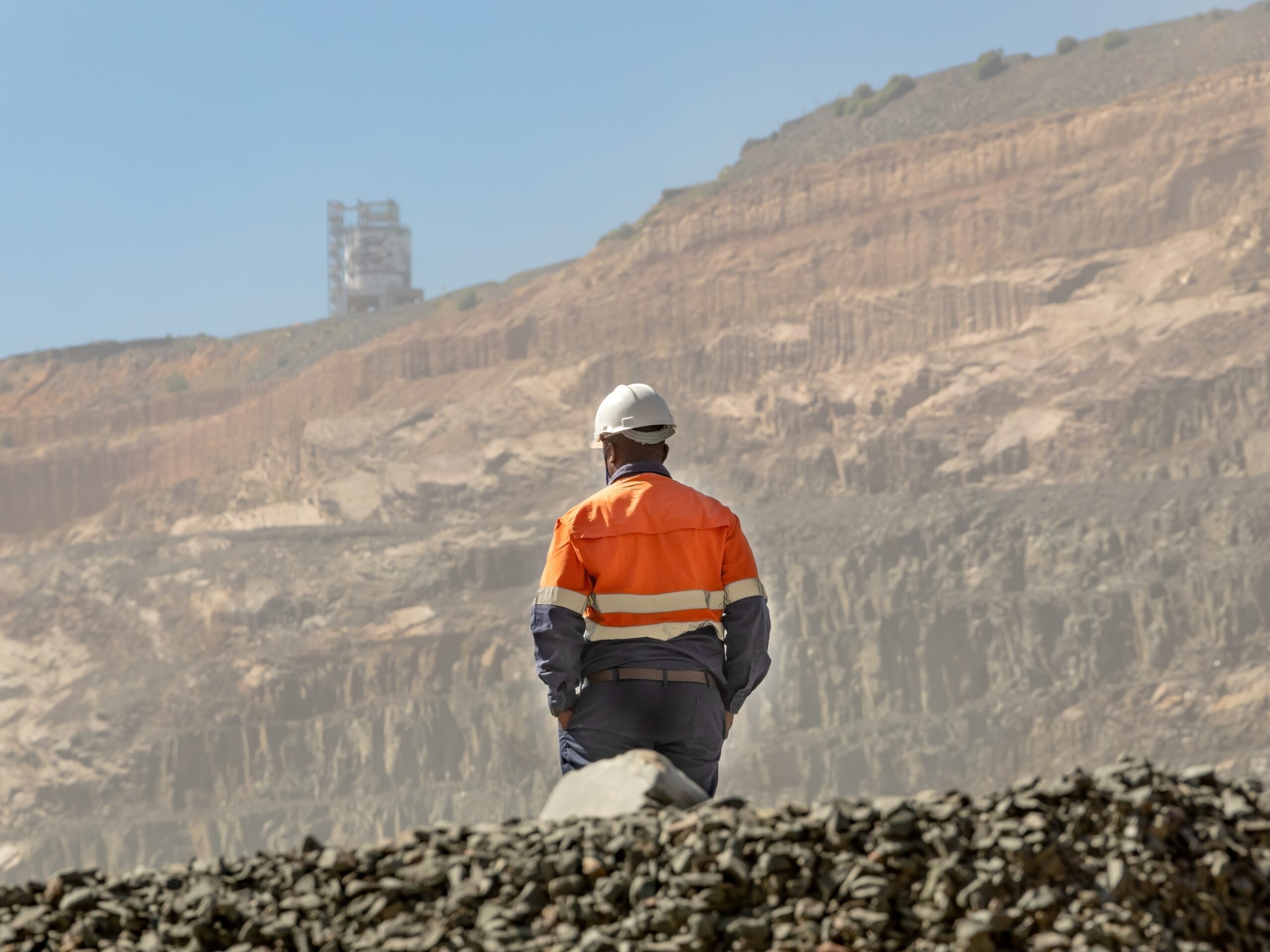 Empresa de mineração contrata auxiliares, mecânico, soldador e vulcanizador