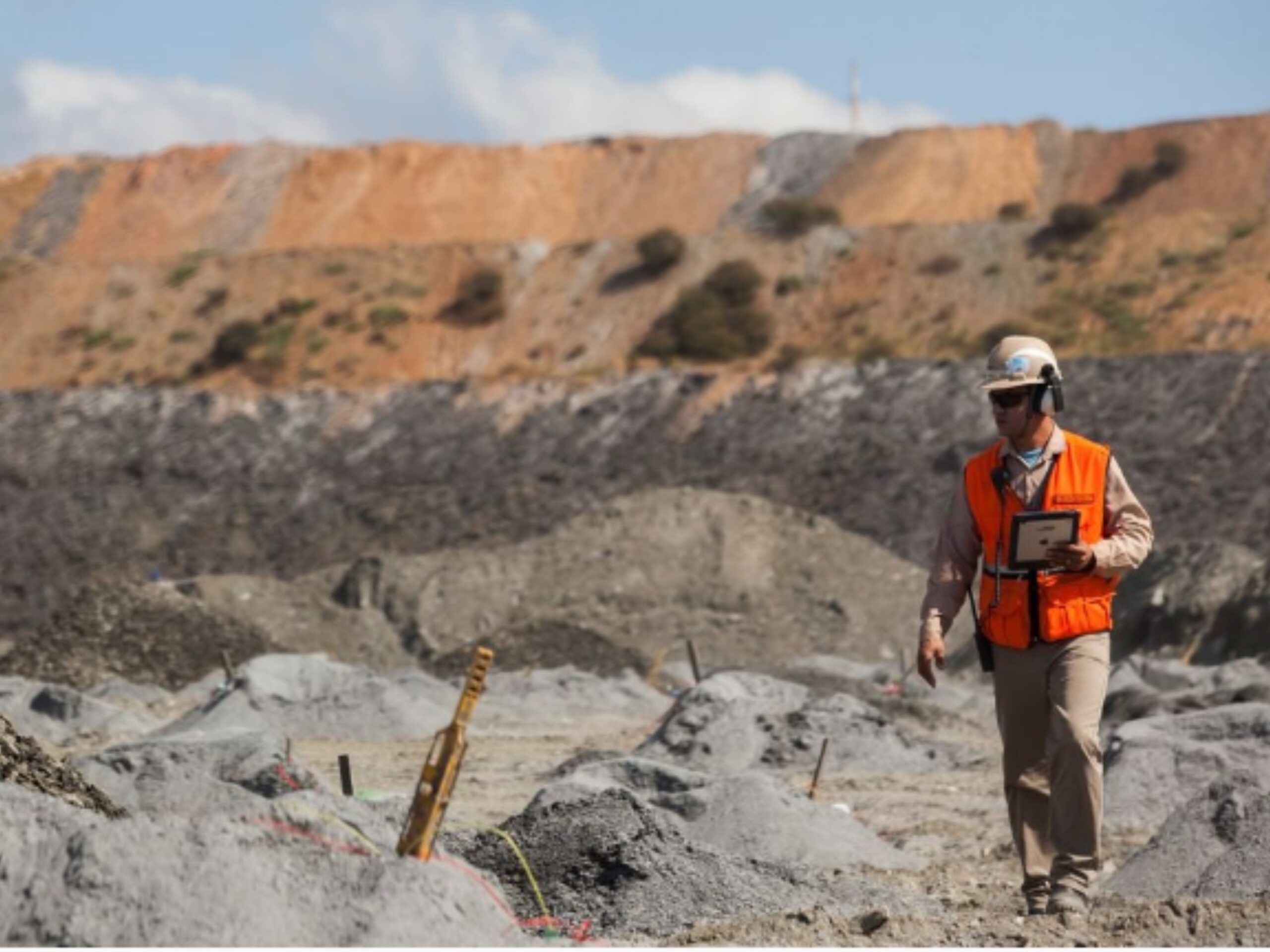 Mineradora de Ouro contrata auxiliares, técnicos, engenheiros e estagiários em MG