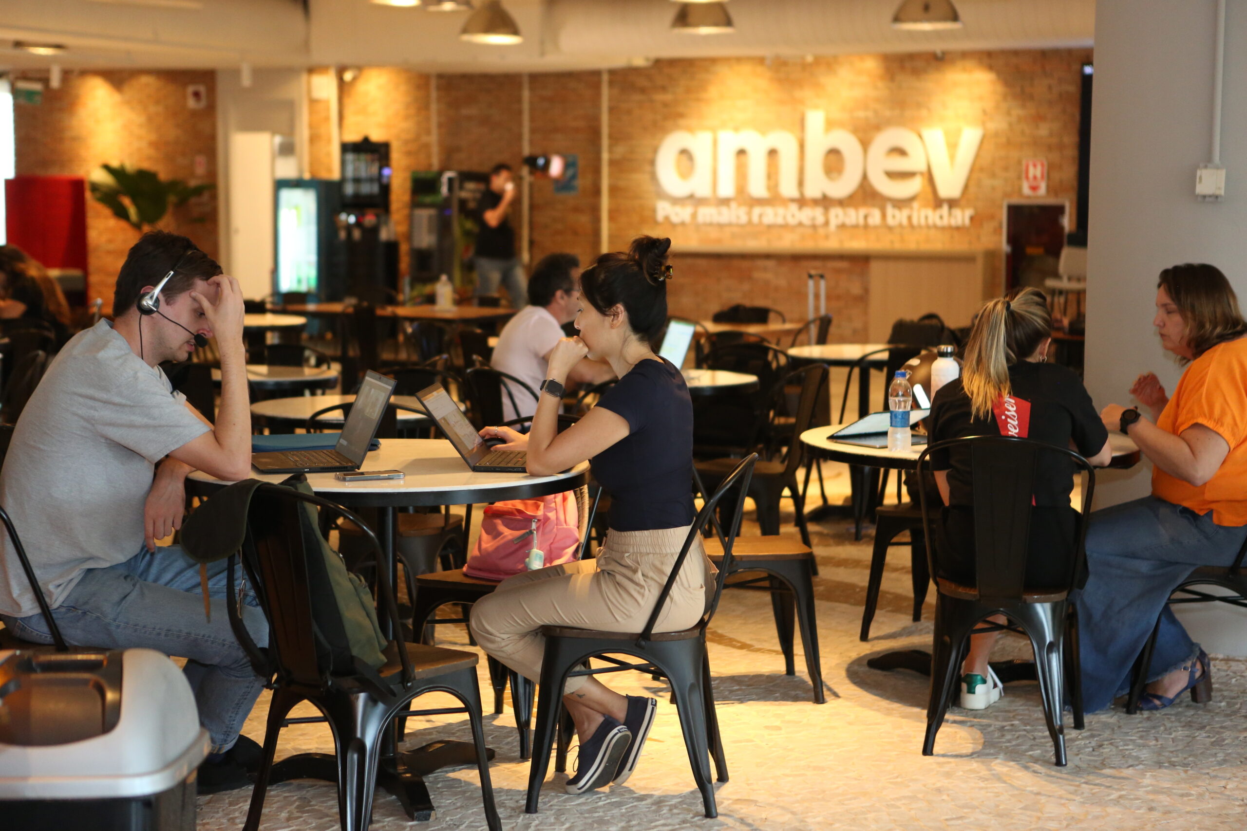 Estão abertas as inscrições para os programas de Estágio e Representa da Ambev com vagas em MG