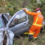 Veículo capota em curva da Serra da Santa, em Itabirito, e vítima sofre escoriações