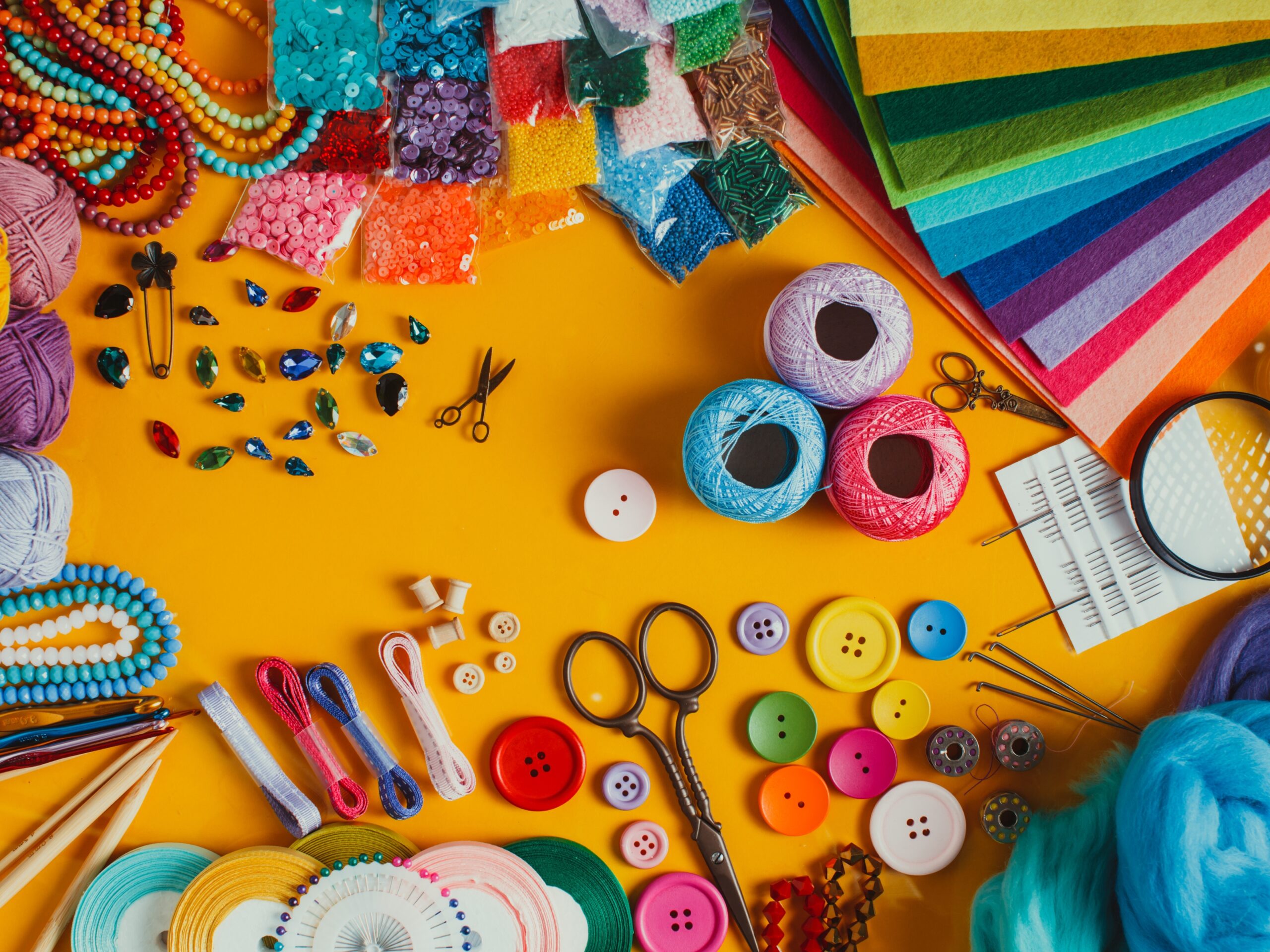 Conheça 3 sites com cursos sobre artesanatos, totalmente online