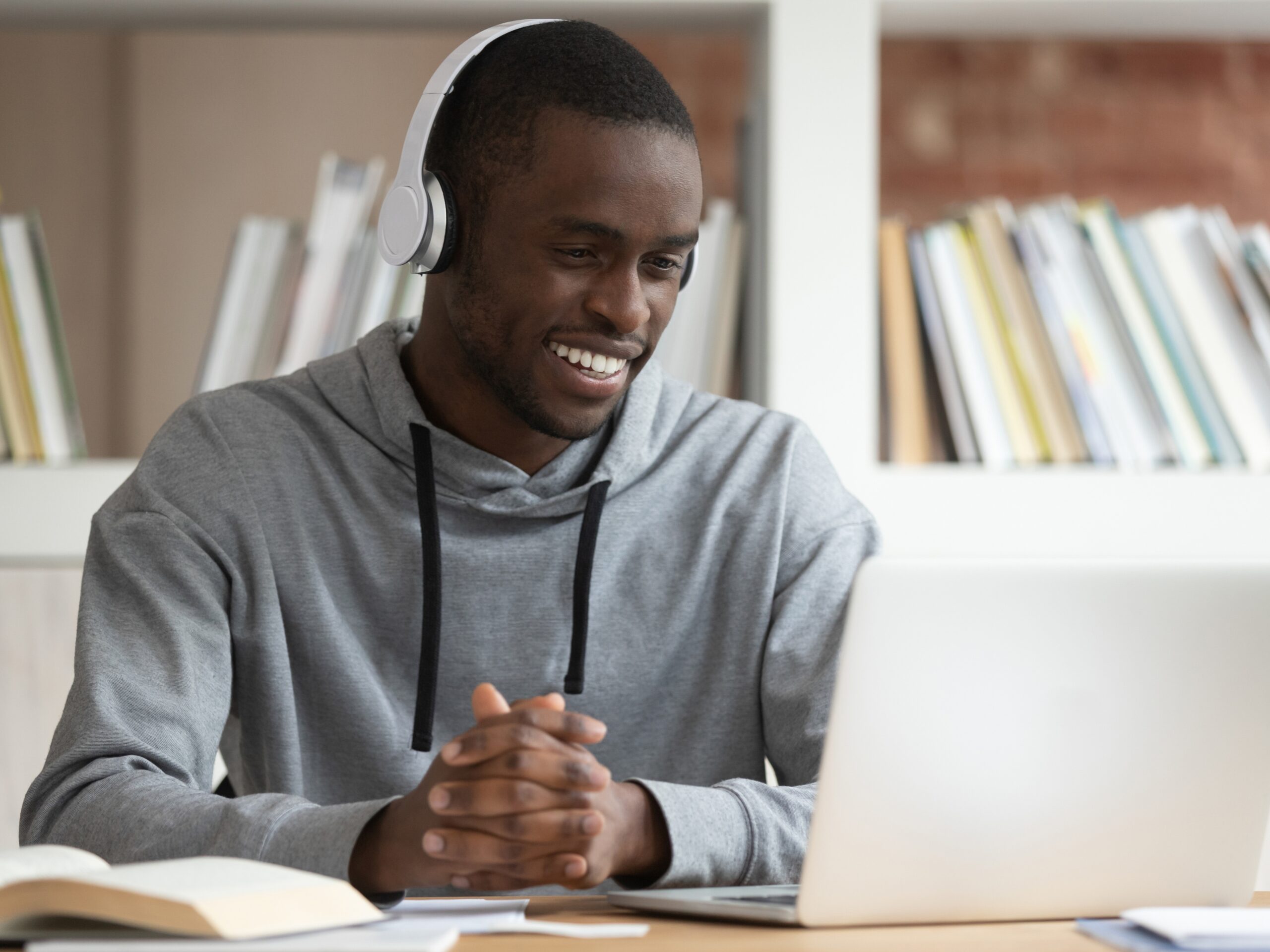 15 sites para fazer cursos online gratuitos para aprimoramento profissional