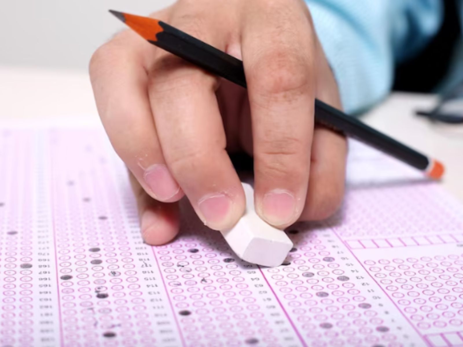 Renomada universidade pública anuncia concurso público com 119 vagas e salário inicial de R$ 10 mil