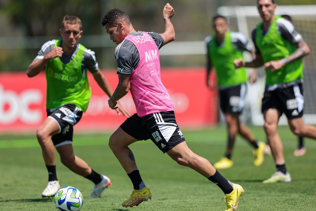 Focado no G-6, Atlético conta com retorno de Paulinho contra o Botafogo