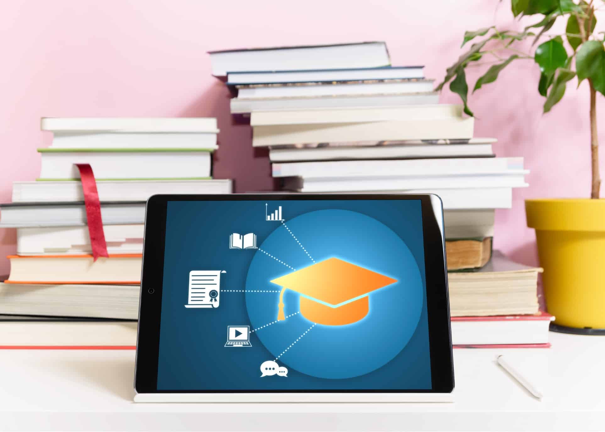 Universidade estadual oferta 1.110 vagas gratuitas em cursos superiores a distância