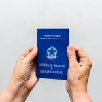 Droga Raia anuncia 30 vagas em BH, priorizando profissionais com mais de 40 anos de idade