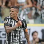 Atlético goleia Grêmio e torcida sonha com o título