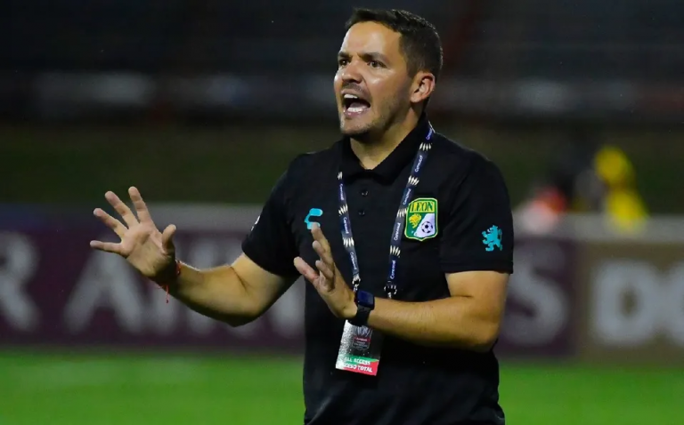 Como joga o time de Nicolás Larcamón?