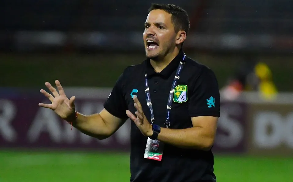 Como joga o time de Nicolás Larcamón?