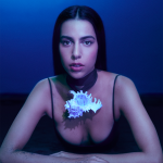 Marina Sena desembarca em BH na sexta-feira (26) com a turnê "Vício Inerente"