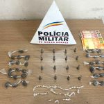 Polícia Militar prende indivíduo com mandado de prisão em aberto, que traficava drogas em Itabirito (MG)