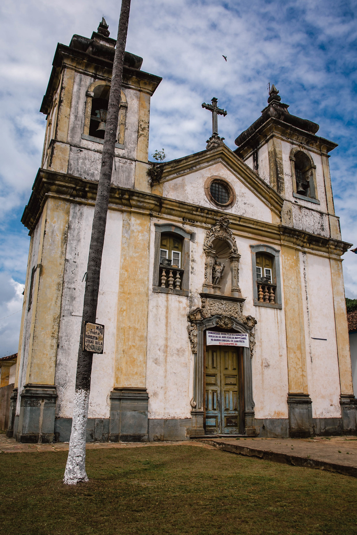 Capela Do Bom Jesus de Matosinhos de Cabeças ou De São Miguel E Almas