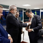 Celso Cota vai à Brasília e entrega medalha Pedro Aleixo ao Ministro do STF Luís Roberto Barroso