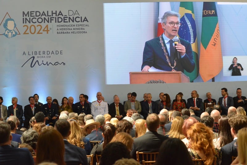 Romeu Zema participa de entrega da Medalha da Inconfidência em Ouro Preto