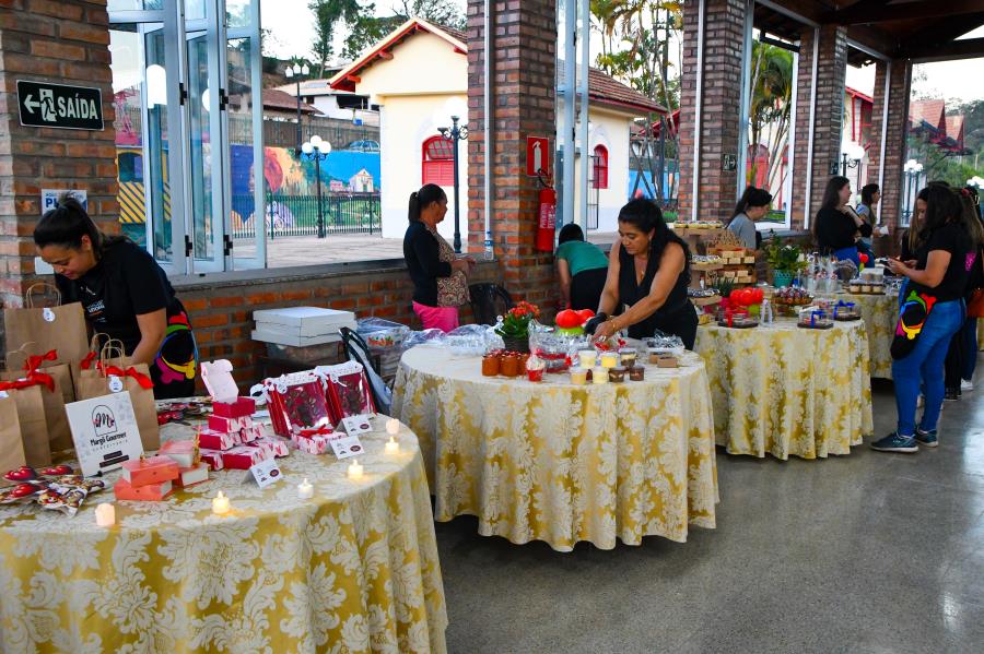 Feira do Núcleo Setorial das Confeiteiras fortalece empreendedorismo feminino em Itabirito